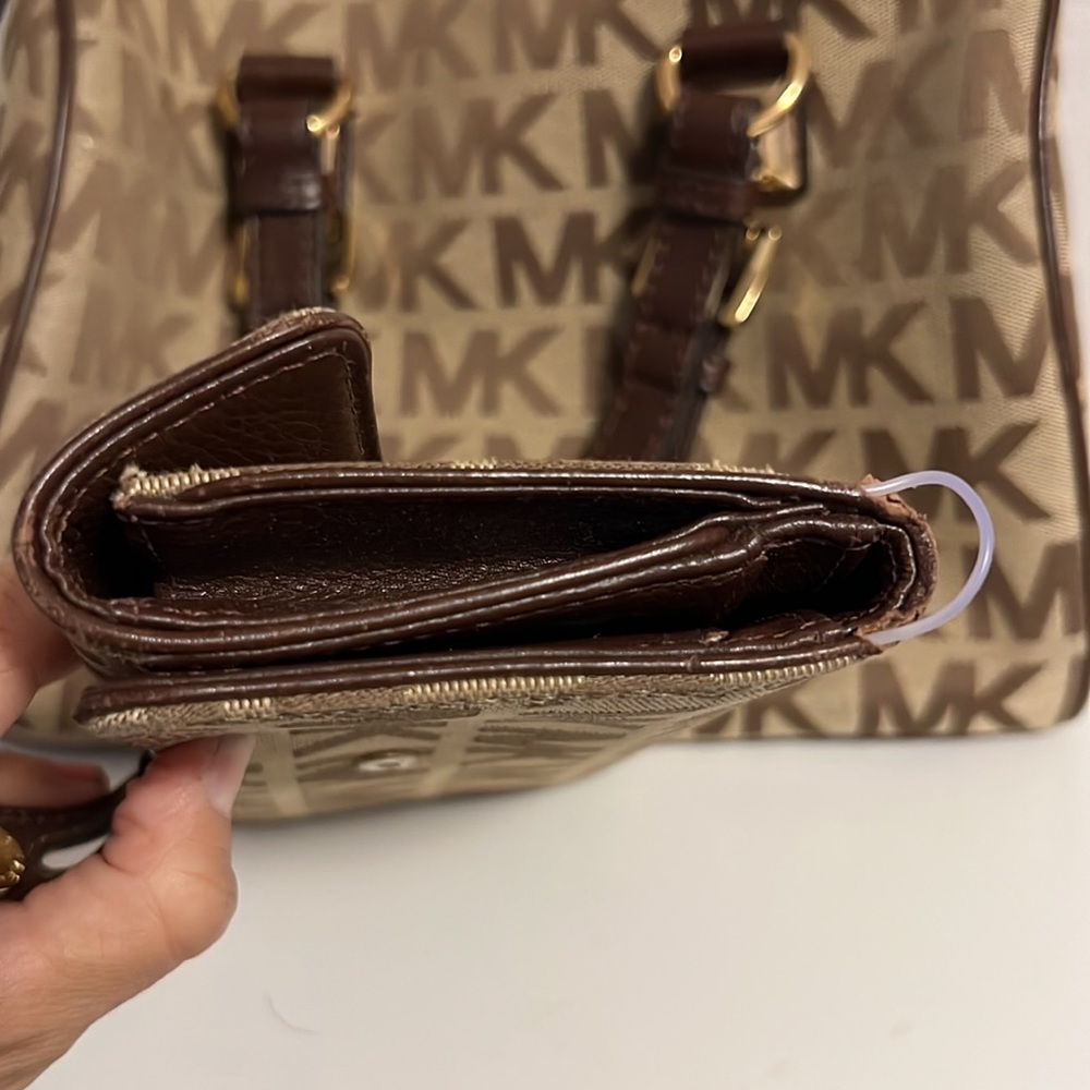 Michael kors purse - Picture 5 of 10